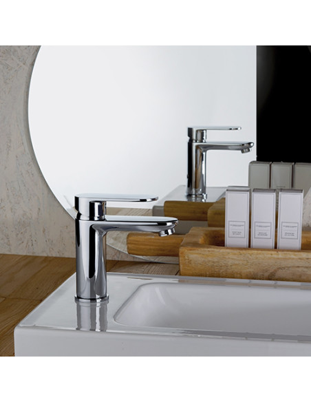 Rubinetto Miscelatore monoforo per lavabo serie Bora Jacuzzi con piletta click clack inclusa 0BR00086JA00 cromato - Kallea
