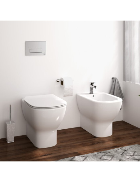 Sanitari Filo Muro Ideal Standard serie Tesi vaso Cod. T353701 AquaBlade® bidet cod. T456901 con sedile slim - Kallea