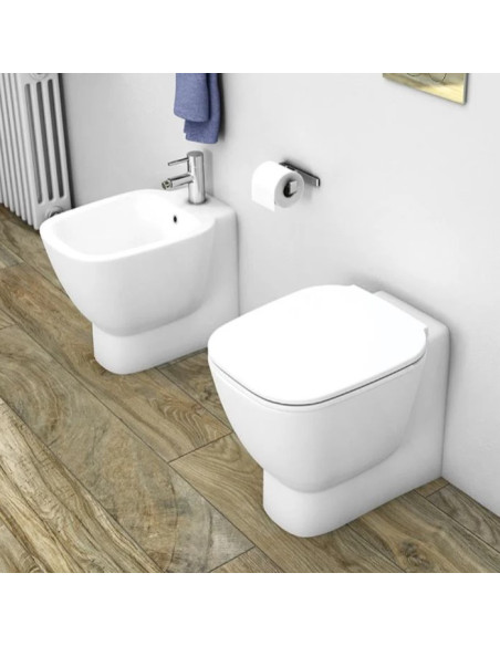 Sanitari Filo muro Rak serie One vaso cod.ONWC00001 scarico a parete bidet cod.ONBI00001 sedile e rubinetteria non inclusi - ...