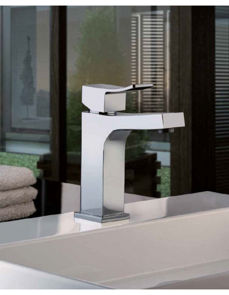 Rubinetto Jacuzzi per lavabo serie Tank con scarico automatico 0TN00088JA00 cromato - Kallea