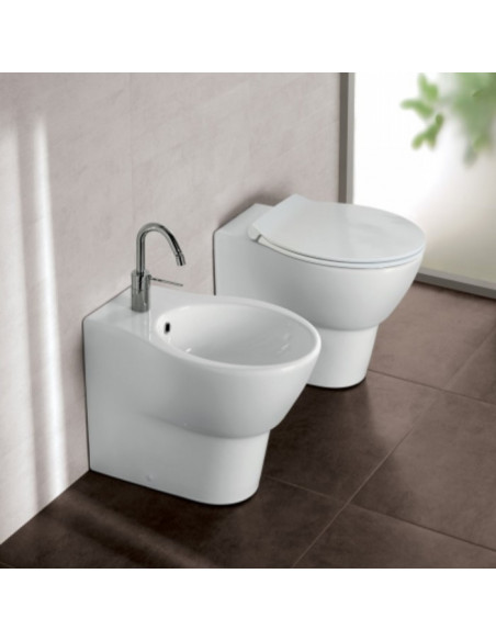 Sanitari filoparete Hatria serie Nido con brida con sedile rallentato - Kallea