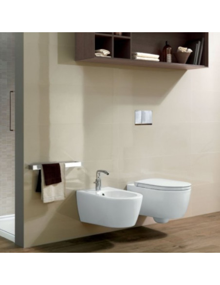 Sanitari sospesi Hatria serie Fusion scarico rimless senza brida con sedile rallentato bianco lucido - Kallea