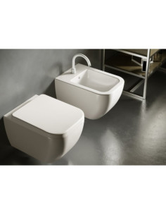 Sanitari sospesi Hatria serie Bianca senza brida con sedile rallentato - Kallea 2